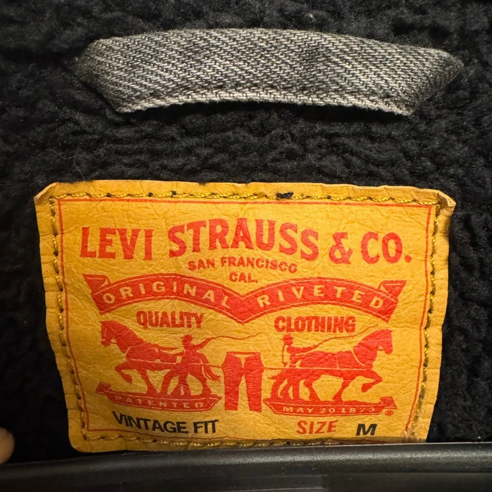 Levi's Sherpa Lined Denim Jacket - Picture 3 of 3